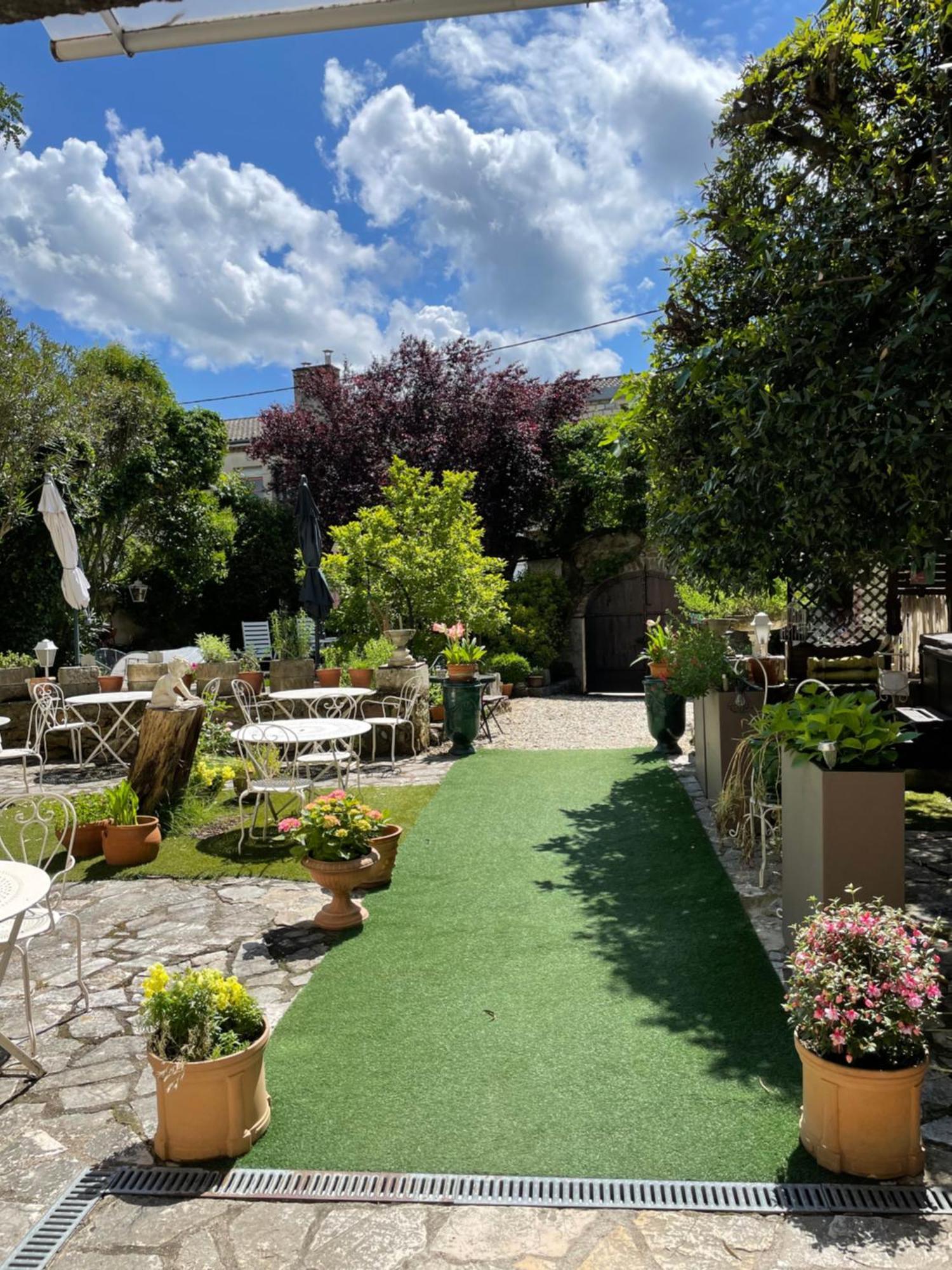 Hotel Le Manoir Du Raveyron Vallon-Pont-dʼArc Exterior foto